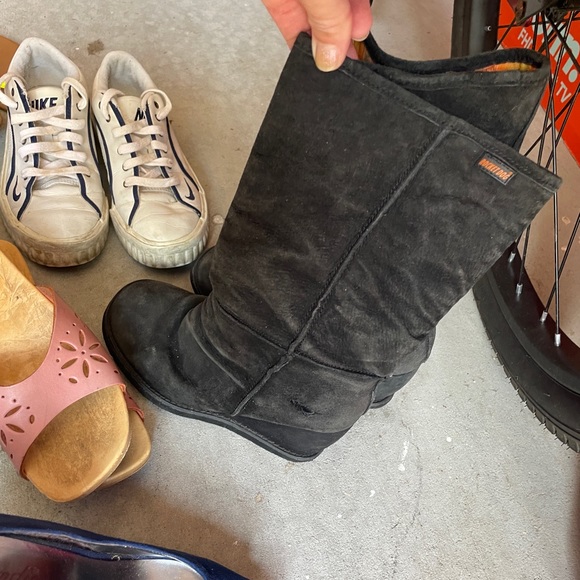 Lots of shoes clothes handbags - Picture 9 of 16